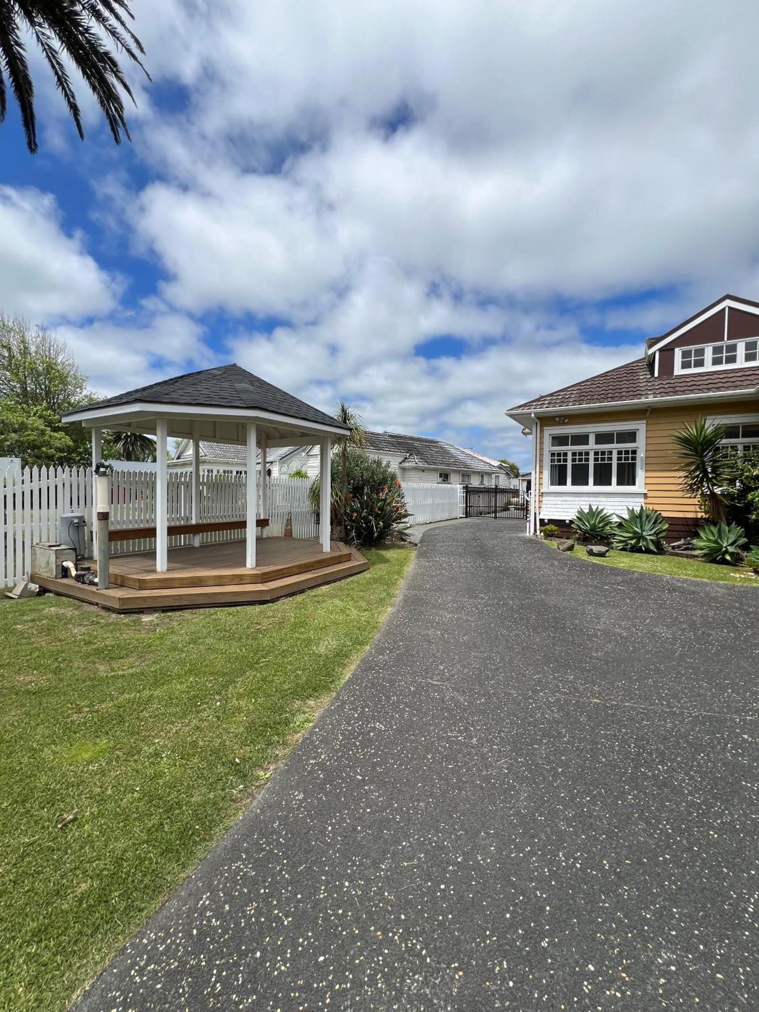 Parakai Geothermal Motel Exterior photo