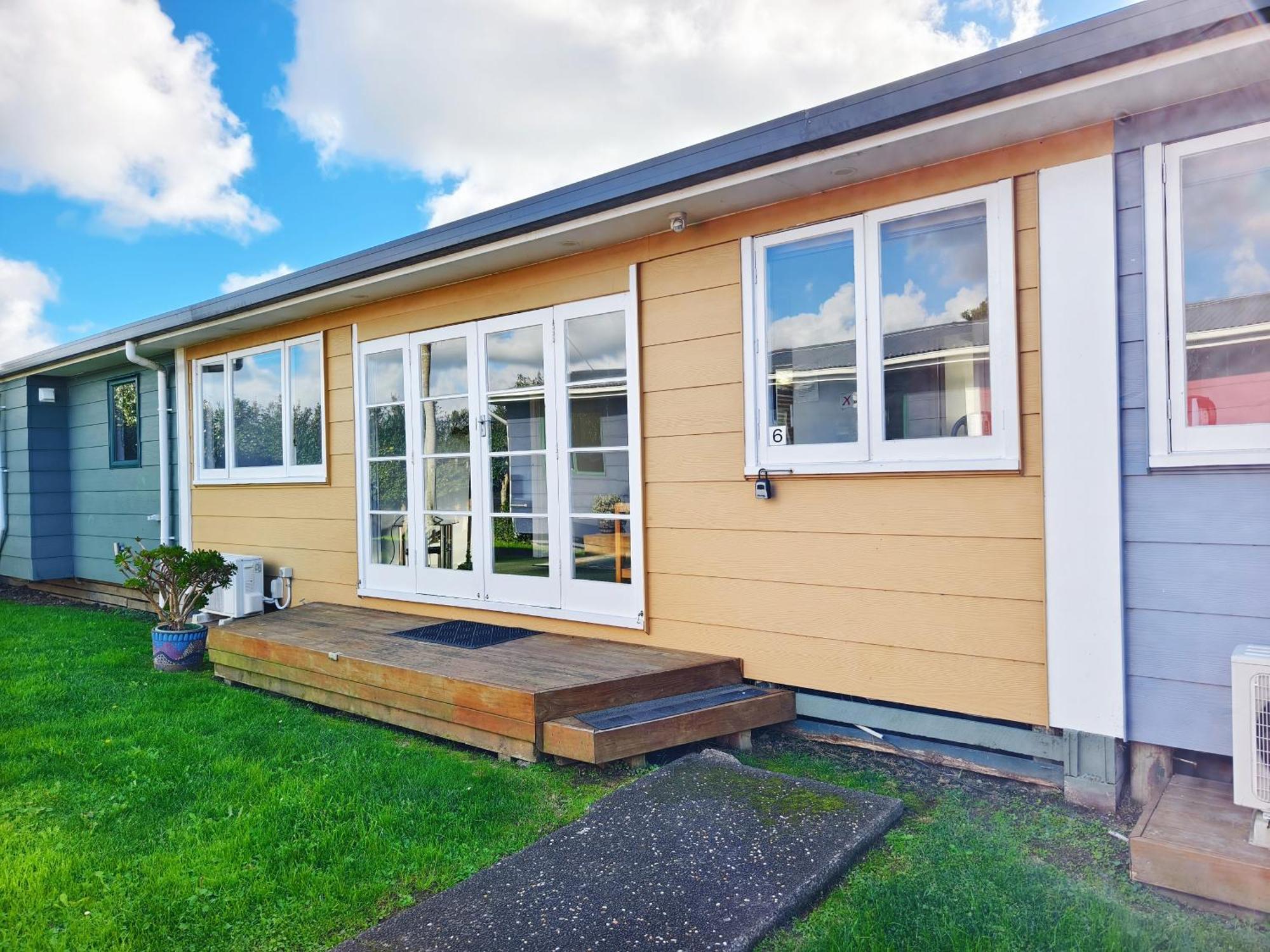 Parakai Geothermal Motel Exterior photo